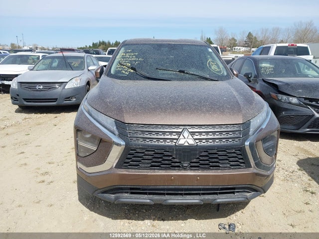 JA4ATUAA8NZ602586 Mitsubishi Eclipse Cross Es