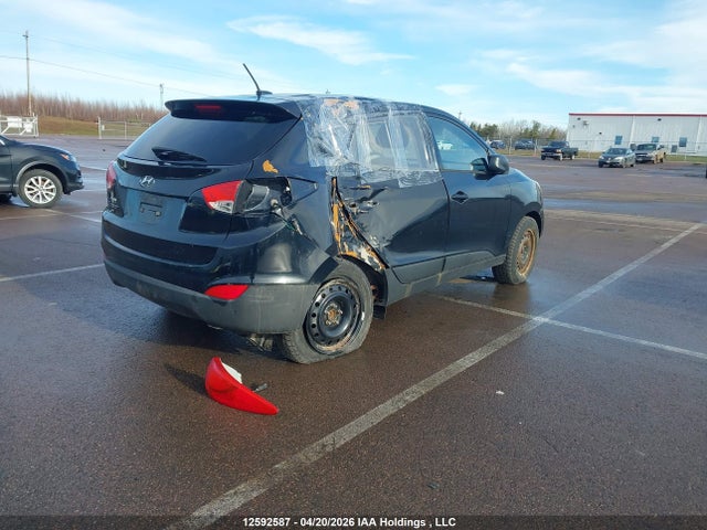 KM8JT3AF0FU051429 Hyundai Tucson Gl