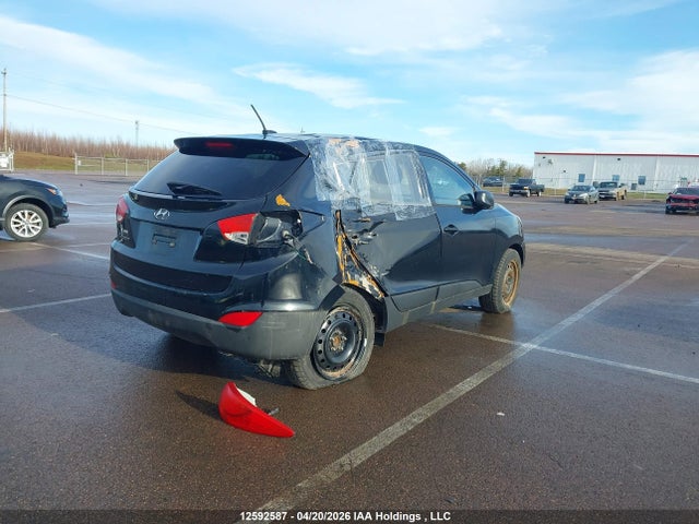 KM8JT3AF0FU051429 Hyundai Tucson Gl
