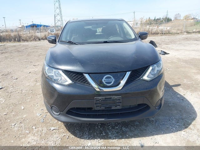 JN1BJ1CP0JW192591 Nissan Qashqai S 4dr2wd