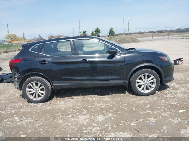 JN1BJ1CP0JW192591 Nissan Qashqai S 4dr2wd
