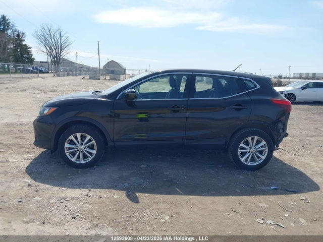 JN1BJ1CP0JW192591 Nissan Qashqai S 4dr2wd