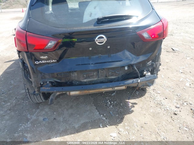 JN1BJ1CP0JW192591 Nissan Qashqai S 4dr2wd
