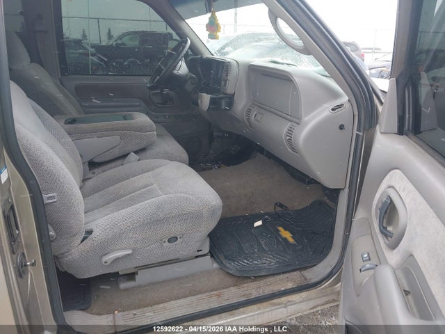 1998 Chevrolet C1500 Cheyenne/silverado მანქანა იყიდება აუქციონზე, vin: 1GCEC19M3WR161200, აუქციონის ნომერი: 12592622