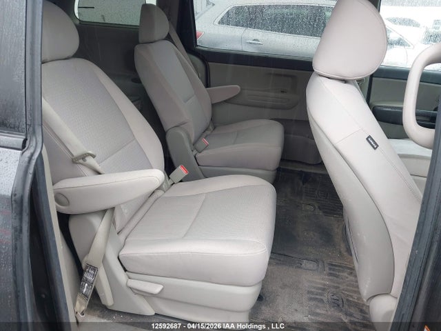 KNDMB5C18J6388039 KIA Sedona Lx/lx+