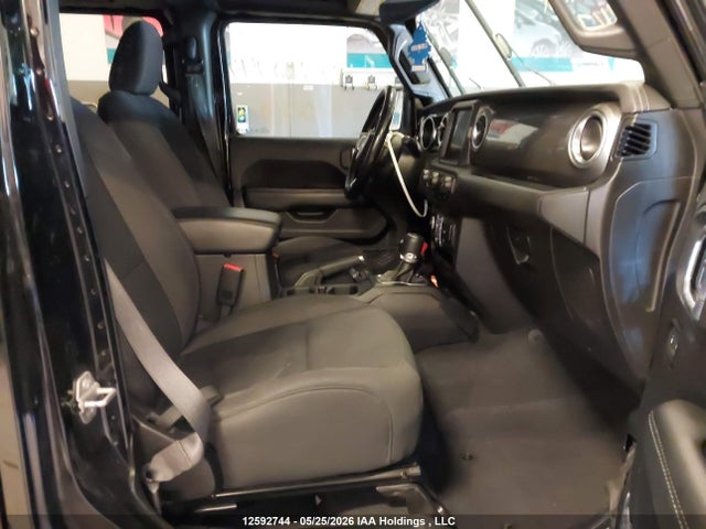 1C4HJXEG3LW134467 Jeep Wrangler Unlimited Sahara