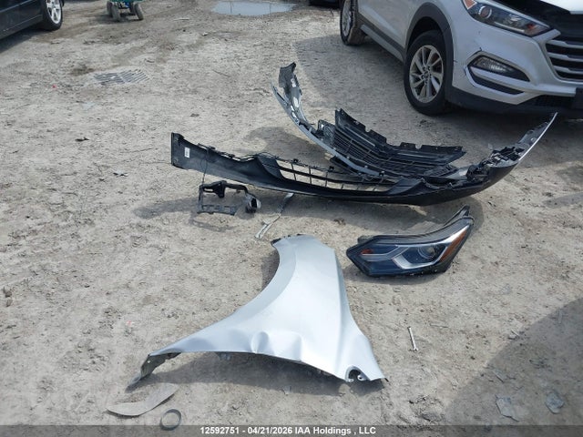 2GNAXJEV8J6118162 Chevrolet EQUINOX LT