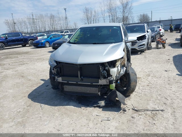 2GNAXJEV8J6118162 Chevrolet EQUINOX LT