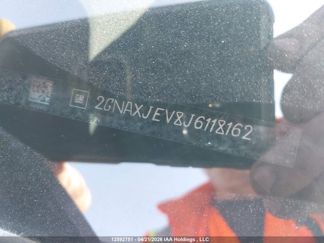 2GNAXJEV8J6118162 Chevrolet EQUINOX LT
