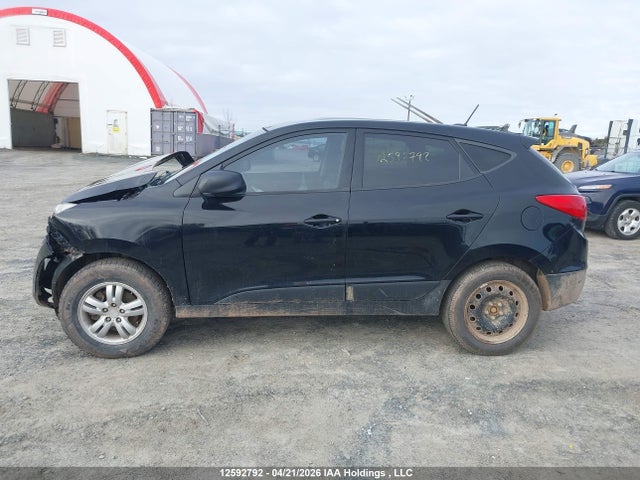 KM8JTCAFXFU076127 Hyundai TUCSON GLS