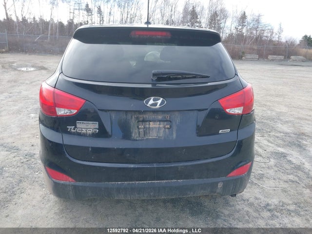 KM8JTCAFXFU076127 Hyundai TUCSON GLS