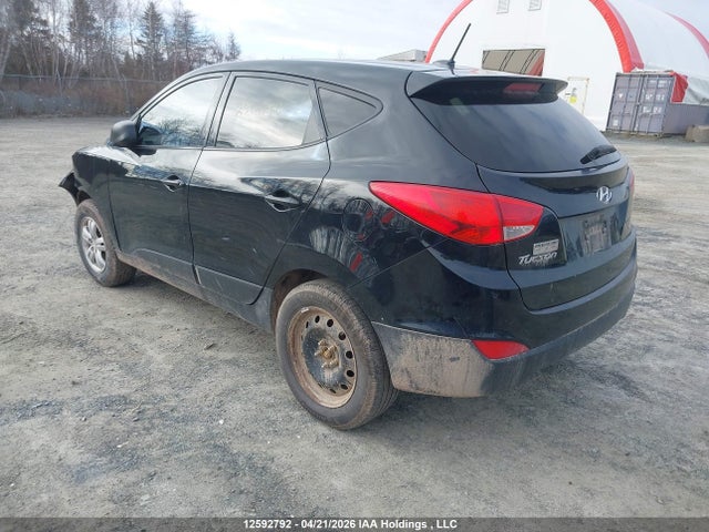 KM8JTCAFXFU076127 Hyundai TUCSON GLS