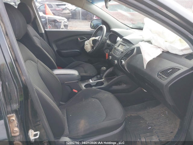 KM8JTCAFXFU076127 Hyundai TUCSON GLS