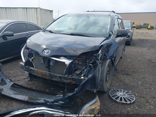 12592799 :رقم المزاد ، 5TDXK3DC6CS256398 vin ، 2012 Toyota Sienna Se 8 Passenger مزاد بيع