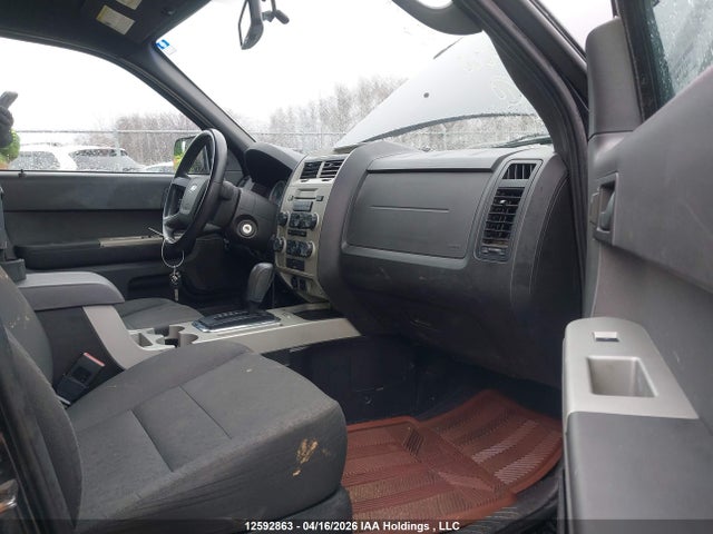 2010 Ford Escape მანქანა იყიდება აუქციონზე, vin: 1FMCU9DG1AKD29028, აუქციონის ნომერი: 12592863