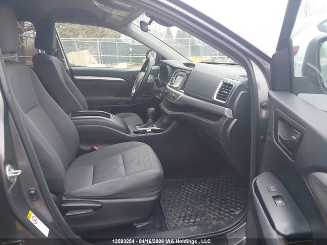 2017 Toyota Highlander Le/le Plus მანქანა იყიდება აუქციონზე, vin: 5TDZZRFH8HS221305, აუქციონის ნომერი: 12593254