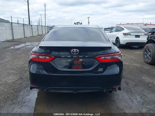 12593304 :رقم المزاد ، 4T1G11BK9MU047098 vin ، 2021 Toyota Camry Se/se Night Shade مزاد بيع