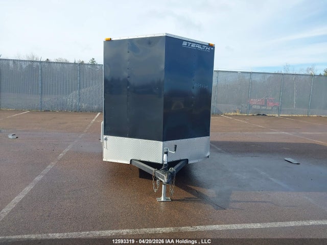 12593319 :رقم المزاد ، 52LBE1216CE009874 vin ، 2012 Stealth Trailer مزاد بيع