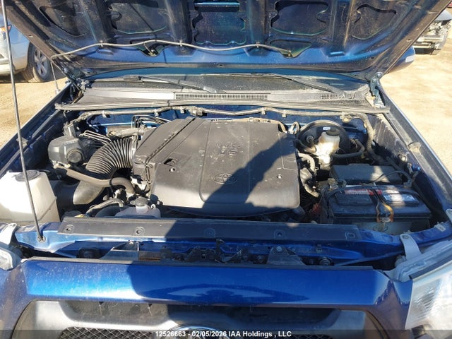 2015 Toyota Tacoma V6 მანქანა იყიდება აუქციონზე, vin: 5TFLU4EN5FX141496, აუქციონის ნომერი: 12526663