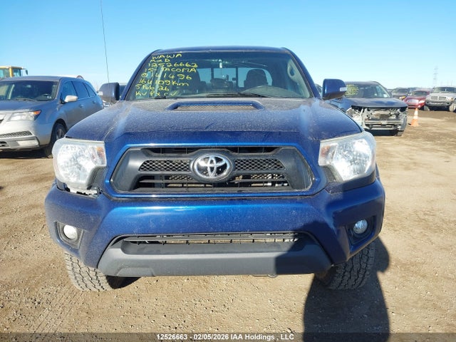 2015 Toyota Tacoma V6 მანქანა იყიდება აუქციონზე, vin: 5TFLU4EN5FX141496, აუქციონის ნომერი: 12526663