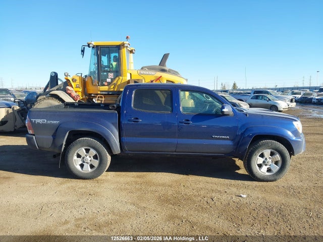2015 Toyota Tacoma V6 მანქანა იყიდება აუქციონზე, vin: 5TFLU4EN5FX141496, აუქციონის ნომერი: 12526663