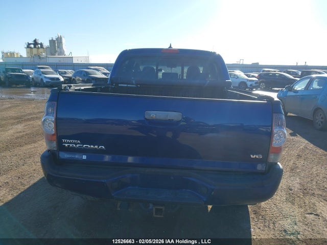 2015 Toyota Tacoma V6 მანქანა იყიდება აუქციონზე, vin: 5TFLU4EN5FX141496, აუქციონის ნომერი: 12526663