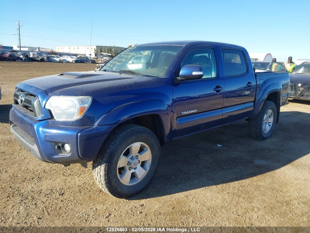 2015 Toyota Tacoma V6 მანქანა იყიდება აუქციონზე, vin: 5TFLU4EN5FX141496, აუქციონის ნომერი: 12526663