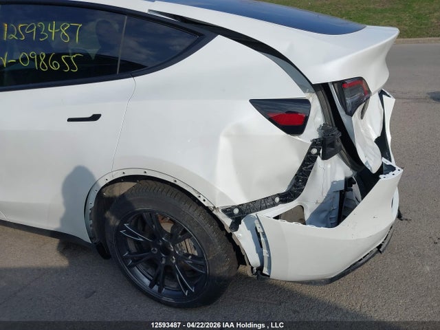 12593487 :رقم المزاد ، 7SAYGDED5RF098655 vin ، 2024 Tesla Model Y Long Range/rwd مزاد بيع