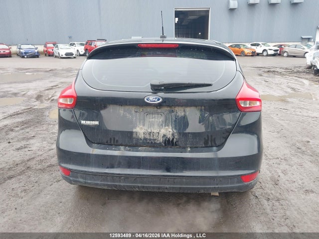 1FADP3K24HL329880 Ford FOCUS SE