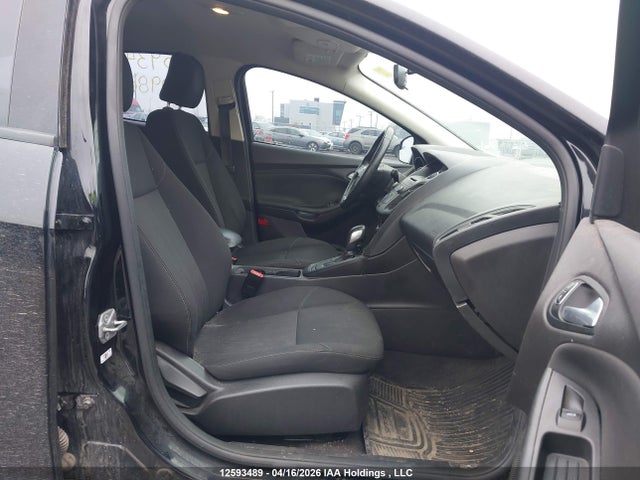 1FADP3K24HL329880 Ford FOCUS SE
