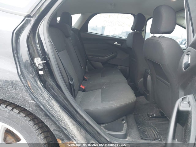 1FADP3K24HL329880 Ford FOCUS SE