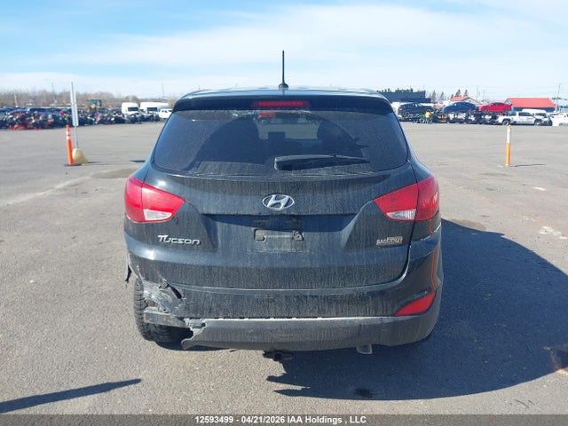 KM8JT3AF0FU957533 Hyundai TUCSON GLS
