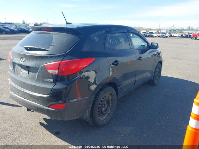 KM8JT3AF0FU957533 Hyundai TUCSON GLS