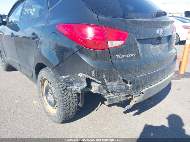 KM8JT3AF0FU957533 Hyundai TUCSON GLS