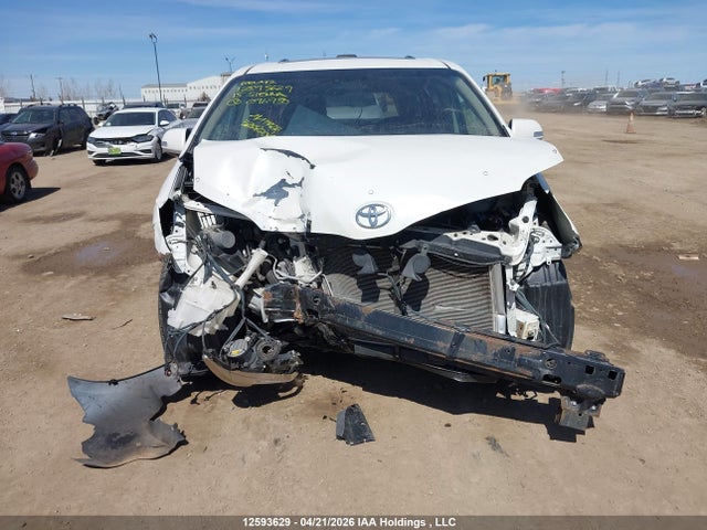 5TDDK3DC2FS096950 Toyota Sienna Xle 7 Passenger