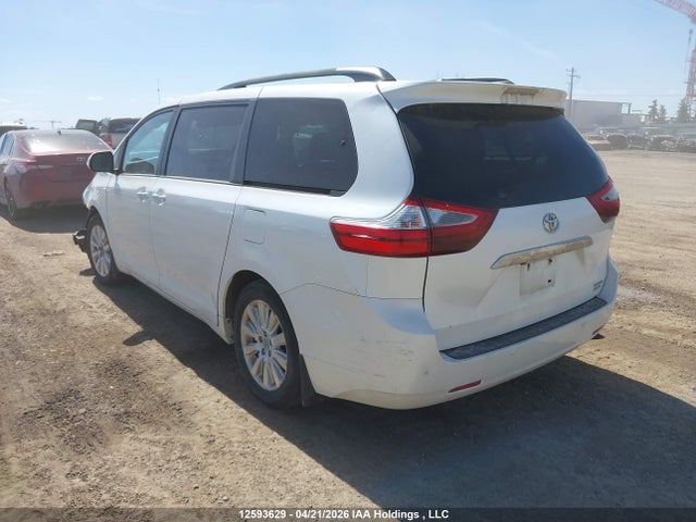 5TDDK3DC2FS096950 Toyota Sienna Xle 7 Passenger