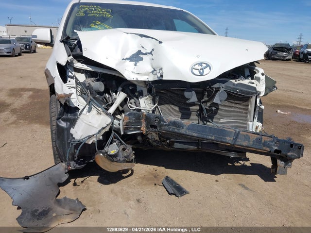 5TDDK3DC2FS096950 Toyota Sienna Xle 7 Passenger