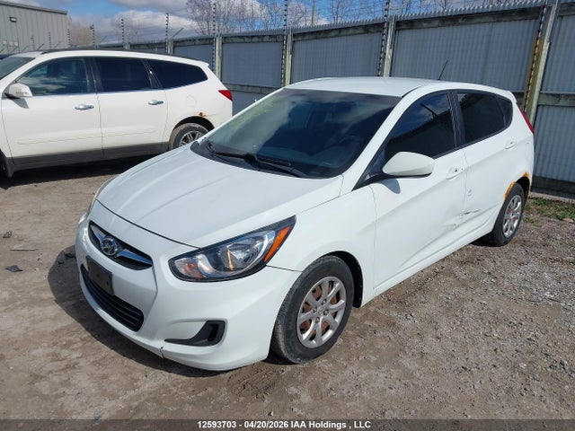 12593703 :رقم المزاد ، KMHCT5AE0DU113257 vin ، 2013 Hyundai Accent Gl مزاد بيع