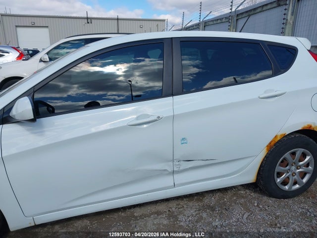 12593703 :رقم المزاد ، KMHCT5AE0DU113257 vin ، 2013 Hyundai Accent Gl مزاد بيع