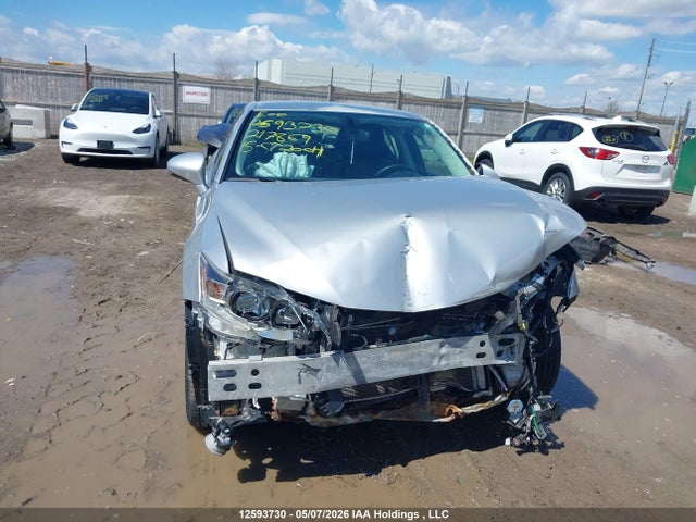 JTHKD5BHXF2217869 Lexus CT 200H
