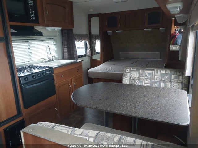 12593773 :رقم المزاد ، 5ZT2FEHB8DA009313 vin ، 2014 Coachmen Freedom Express مزاد بيع