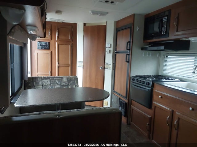 12593773 :رقم المزاد ، 5ZT2FEHB8DA009313 vin ، 2014 Coachmen Freedom Express مزاد بيع