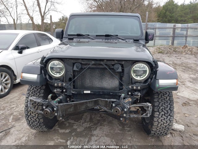 1C4HJXEG2KW675329 Jeep Wrangler Unlimited Sahara