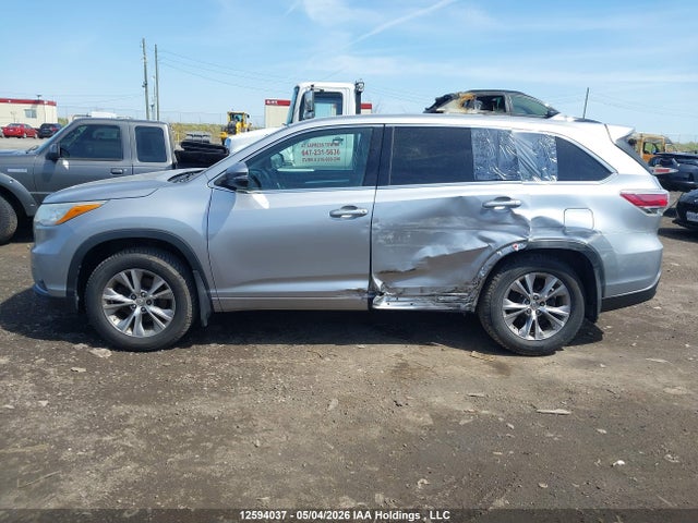 5TDBKRFHXFS114016 Toyota Highlander Le