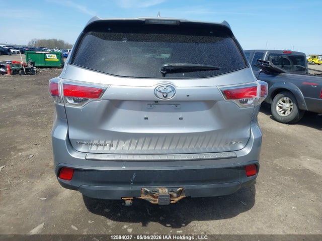 5TDBKRFHXFS114016 Toyota Highlander Le
