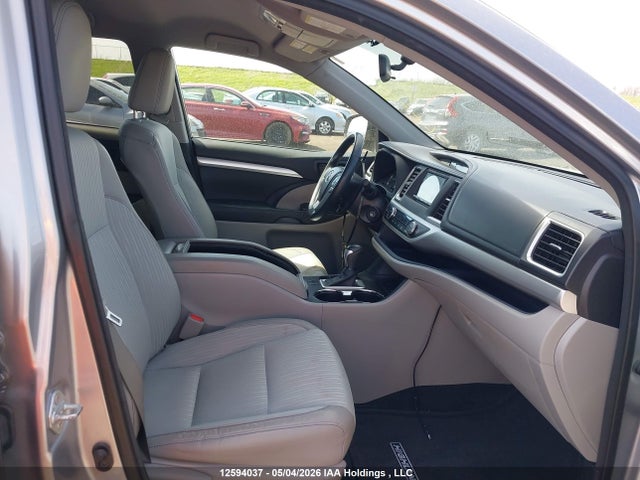 5TDBKRFHXFS114016 Toyota Highlander Le