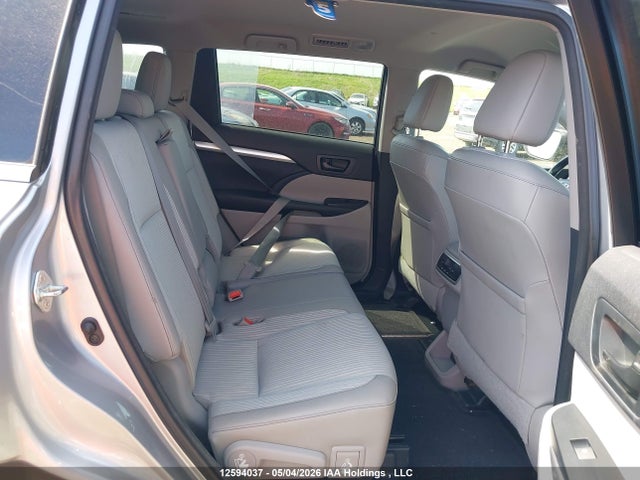 5TDBKRFHXFS114016 Toyota Highlander Le