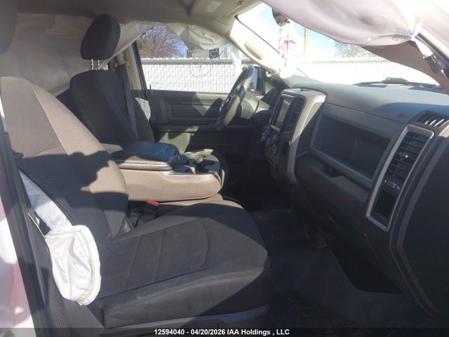 12594040 :رقم المزاد ، 3C6RR7KT3KG670192 vin ، 2019 Ram 1500 Classic Tradesman مزاد بيع