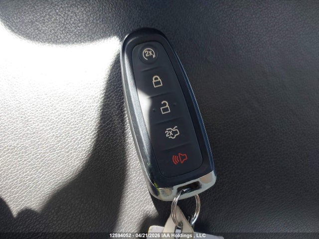 1FMCU9J95HUE80300 Ford Escape Titanium
