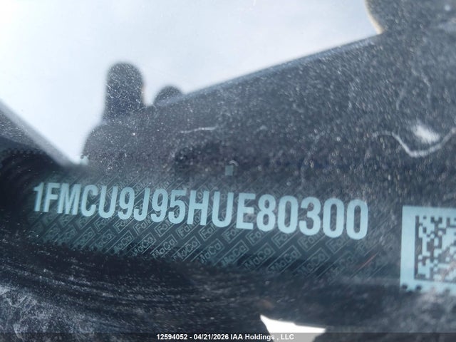 1FMCU9J95HUE80300 Ford Escape Titanium